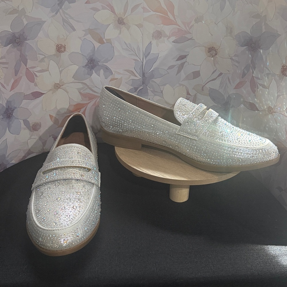 Women’s Forever Link Sparkling Silver Loafers-size 8